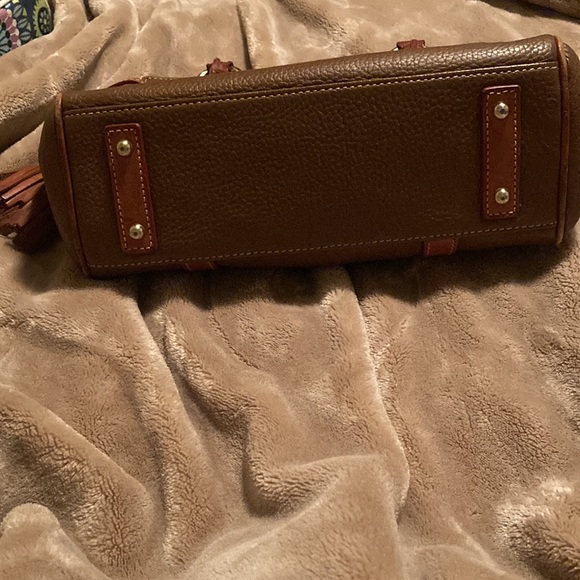 Dooney and Bourke handbag. It’s in great condition hardly ever used. - Picture 5 of 5